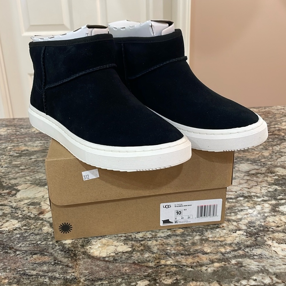 NWT UGG Alameda Suede Mini Bootie
